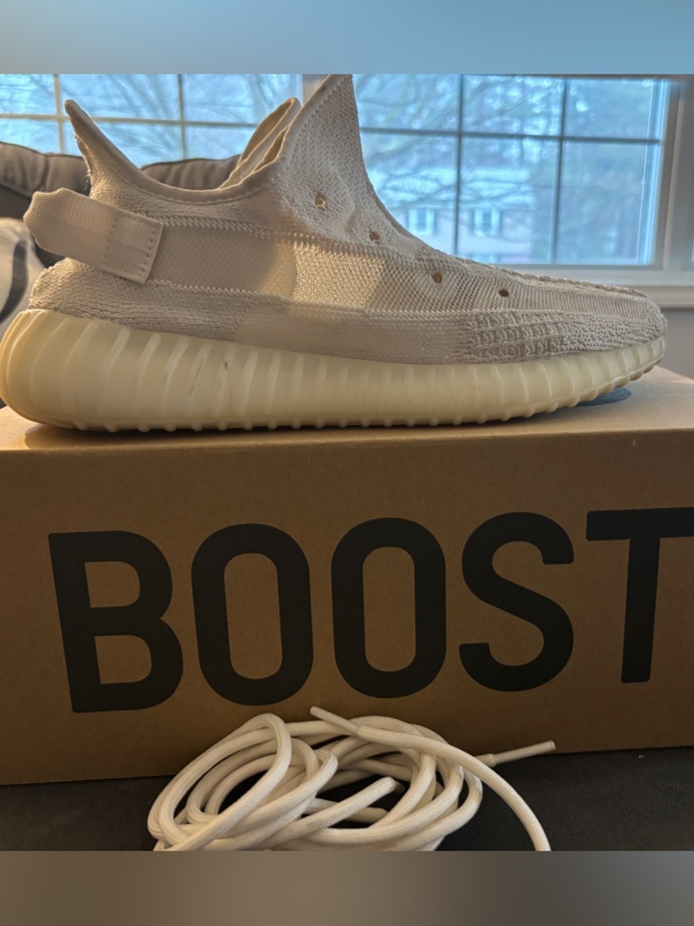 adidas Yeezy Boost 350 V2 Bone/Cream Sneakers very good conditions rarely worn